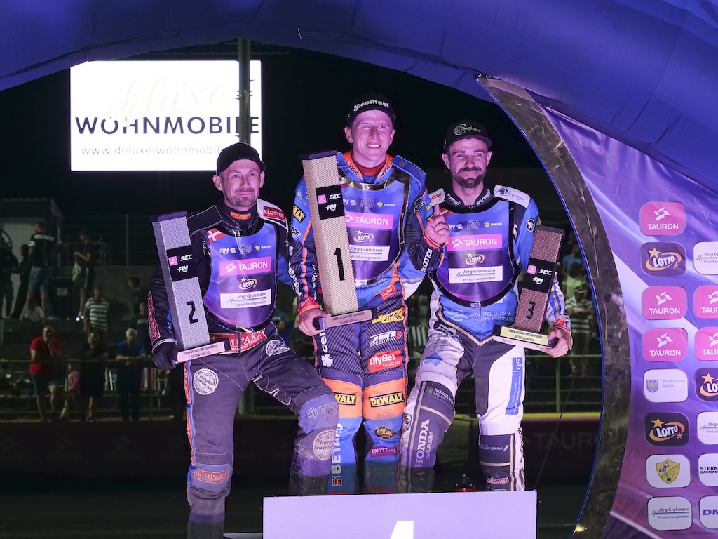 Leon Madsen og Rasmus Jensen på podiet ved 3. afdeling.
(Foto: John Bo Jensen)